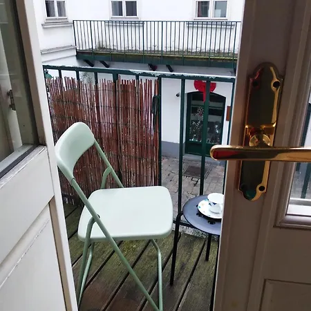 Mariahilfer Location In Appartement