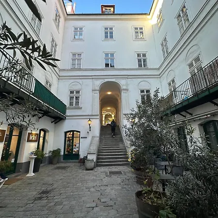 Mariahilfer Location In Viyana